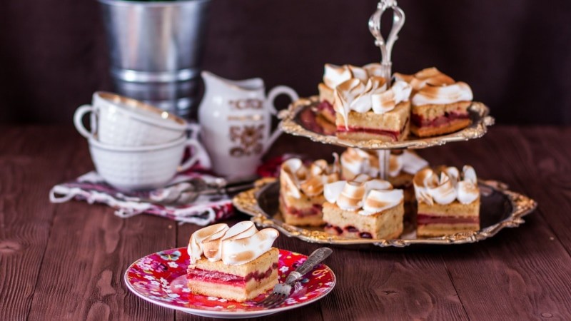 Torta al rabarbaro con crumble